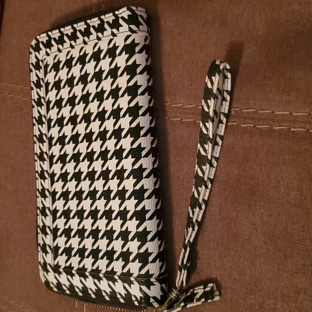 Hound's tooth Wristlet